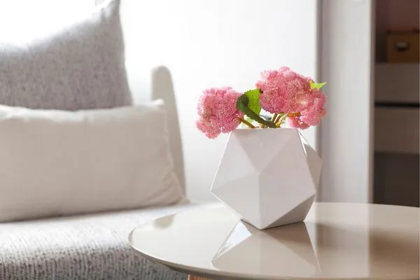 Small Side Table Decorating Ideas sefely